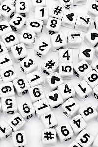 Бусины квадратные &quot;Цифры&quot; 6 мм (500 гр) SF-7265, белый/черный